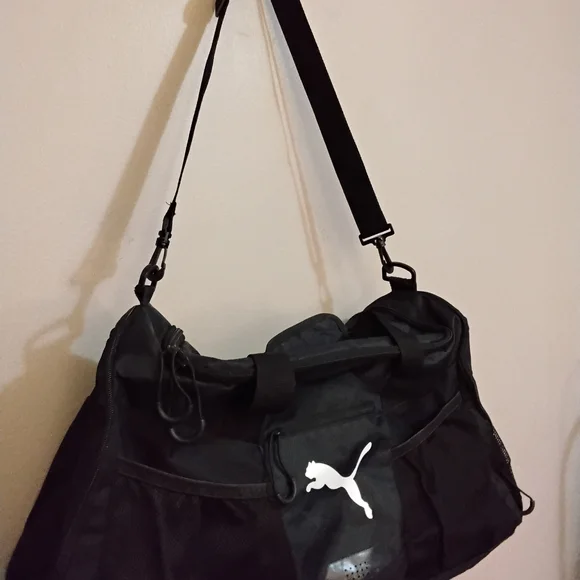Puma Black Gym Bag with White Logo Duffle  – EUC - Picture 2 of 16